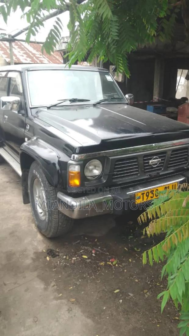 Nissan Patrol 2000 Black
