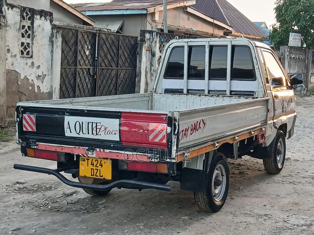 Toyota TownAce 2000 White
