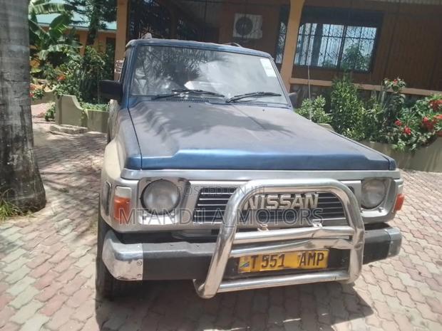 Nissan Patrol 1999 Blue