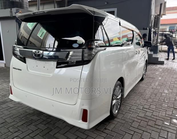 Toyota Vellfire 2015 White