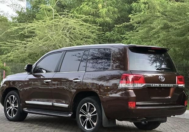 Toyota Land Cruiser 2015 Brown