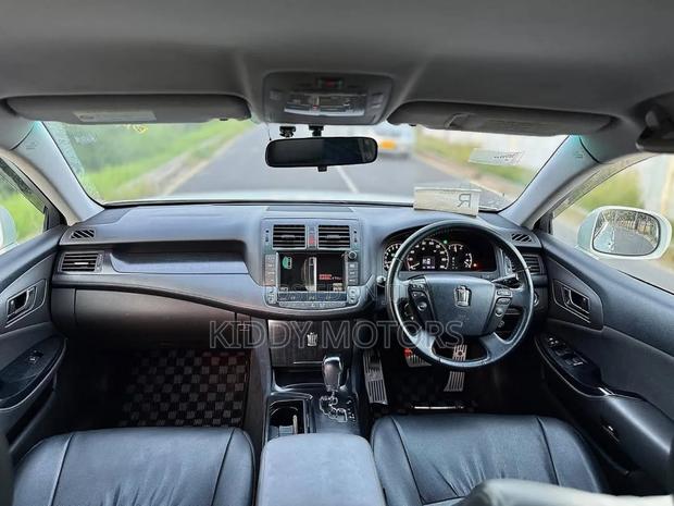 Toyota Crown 2009 Pearl