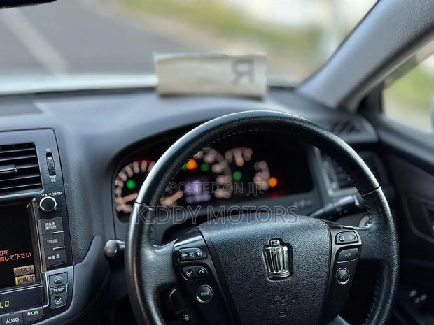 Toyota Crown 2009 Pearl