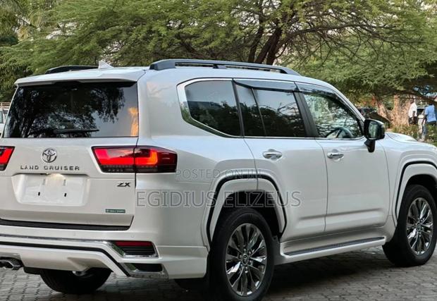 Toyota Land Cruiser 2023 White