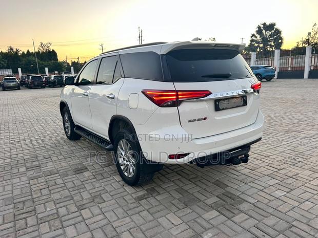 Toyota Fortuner 2.8 D AWD 2021 White
