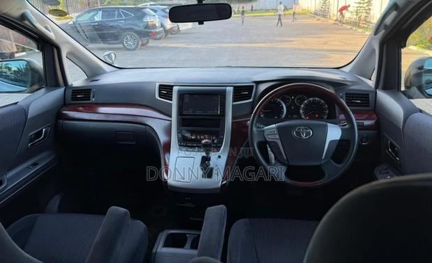 Toyota Vellfire 2009 Silver