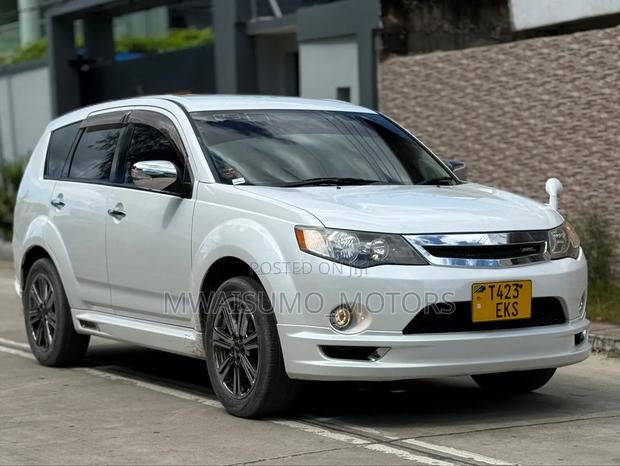 Mitsubishi Outlander 2010 White