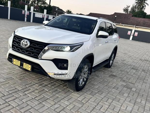 Toyota Fortuner 2021 White