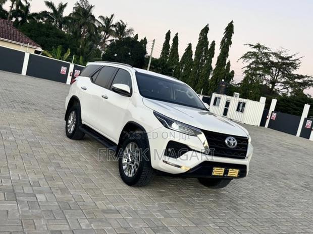 Toyota Fortuner 2021 White