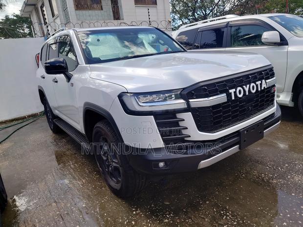 Toyota Land Cruiser Prado 4.0 Petrol GX-R 2022 White
