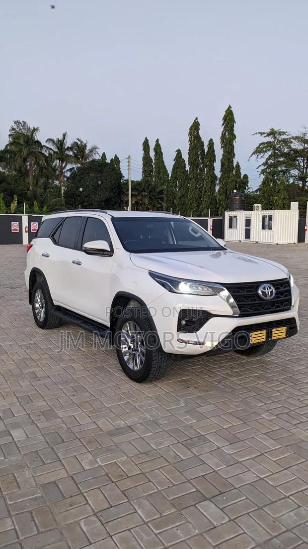 Toyota Fortuner 2021 Pearl