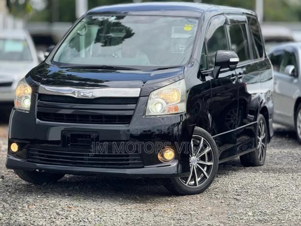Toyota Noah 2.0 143hp AWD (7 Seater) 2007 Black