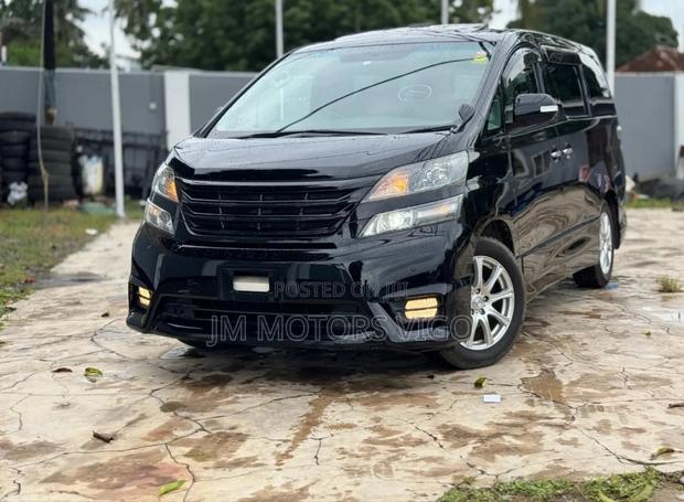 Toyota Vellfire 2011 Black