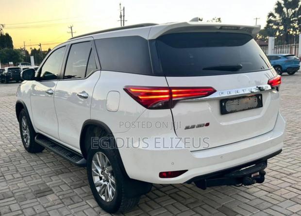 Toyota Fortuner 2021 White