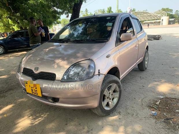 Toyota Vitz 1999 Pink