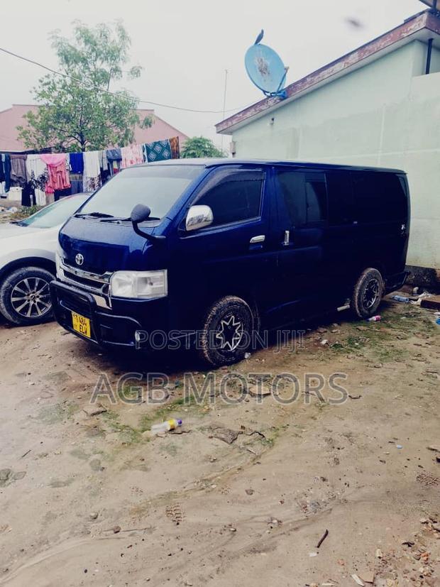 Toyota HiAce 2009 Black