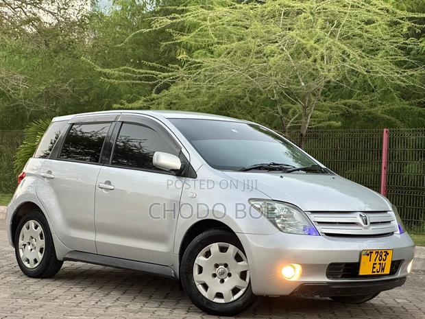 Toyota IST 2004 Silver