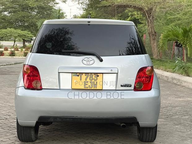 Toyota IST 2004 Silver