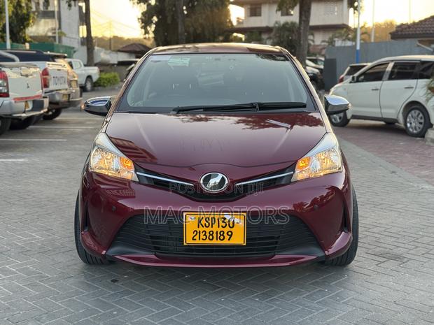 Toyota Vitz 1.0 FWD 5dr 2016 Burgundy