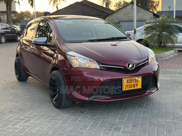 Toyota Vitz 1.0 FWD 5dr 2016 Burgundy