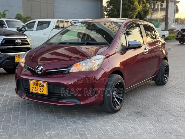 Toyota Vitz 1.0 FWD 5dr 2016 Burgundy