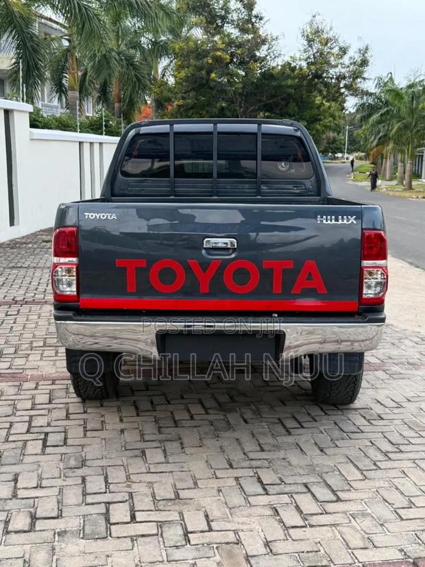 Toyota Hilux 2008 Gray