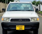 Toyota Hilux 2000 White for sale