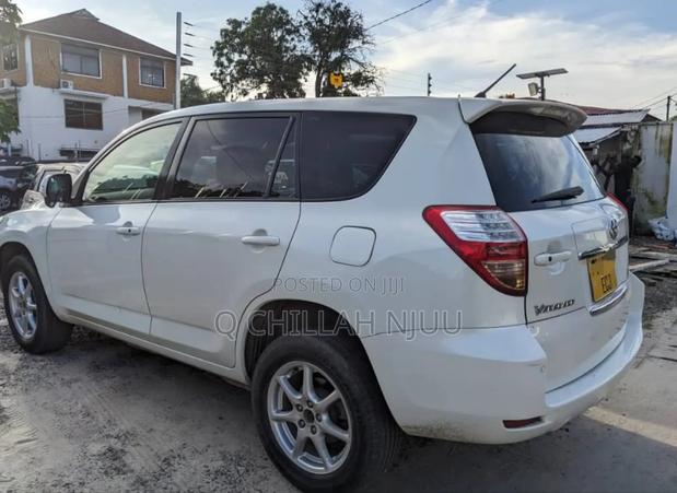Toyota Vanguard 2007 White