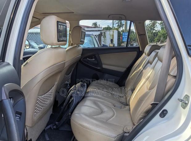 Toyota Vanguard 2007 White