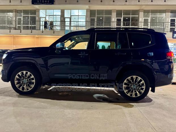 Toyota Land Cruiser 2023 Blue
