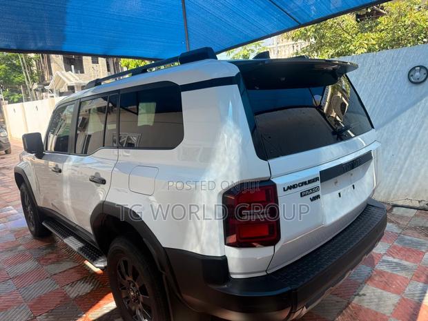 Toyota Land Cruiser Prado 2.8 2024 White