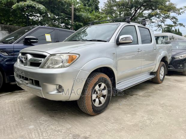 Toyota Hilux 2.5 D-4D Double Cab 4x4 SRX 2007 Silver