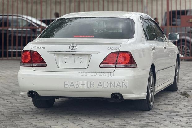 Toyota Crown 2005 White