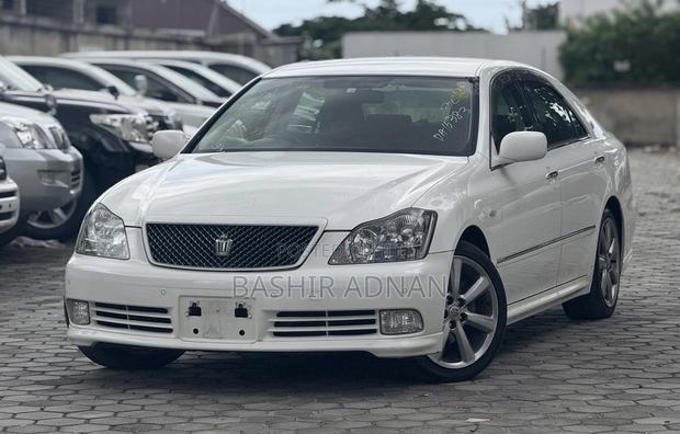 Toyota Crown 2005 White