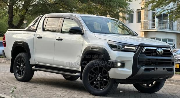 Toyota Hilux 2023 White