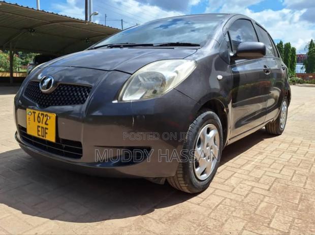 Toyota Vitz 2009 Gray