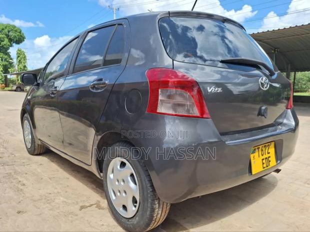 Toyota Vitz 2009 Gray