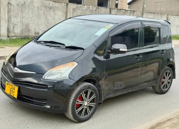 Toyota Ractis 2010 Black