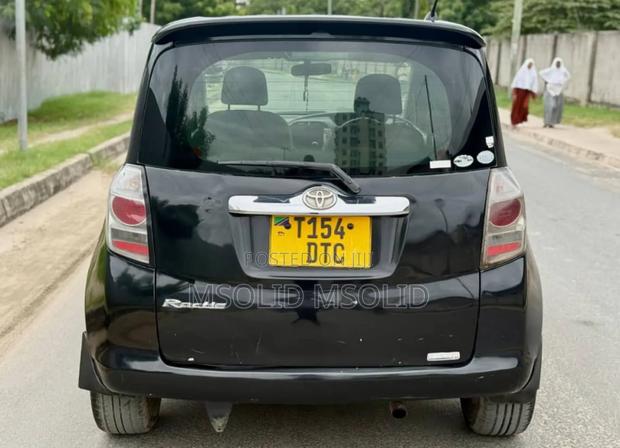Toyota Ractis 2010 Black