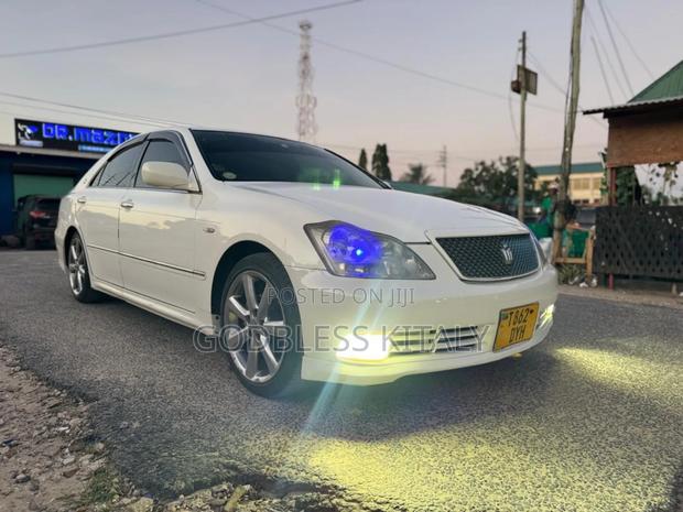 Toyota Crown 2004 White