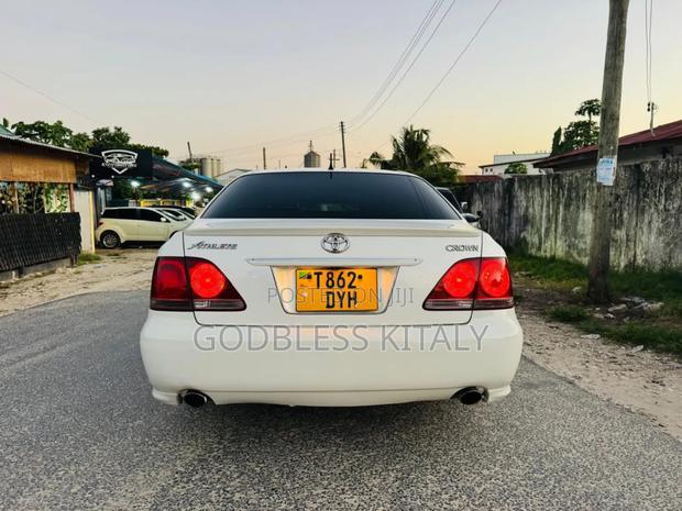 Toyota Crown 2004 White