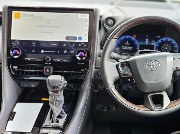 Toyota Alphard 2024 Gold