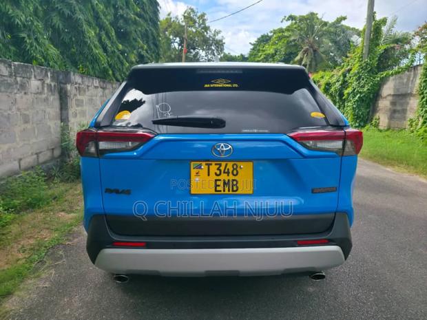 Toyota RAV4 2019 Blue