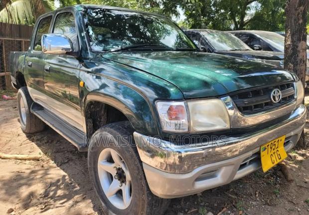 Toyota Hilux 2003 Green