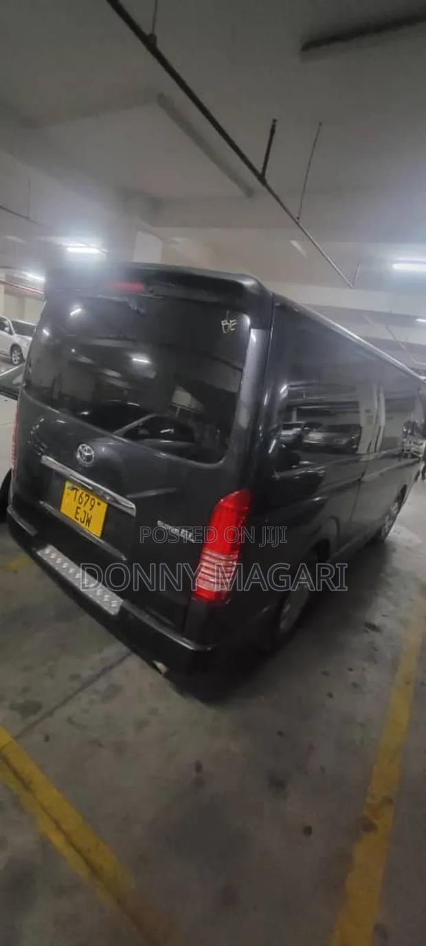 Toyota HiAce 2009 Gray