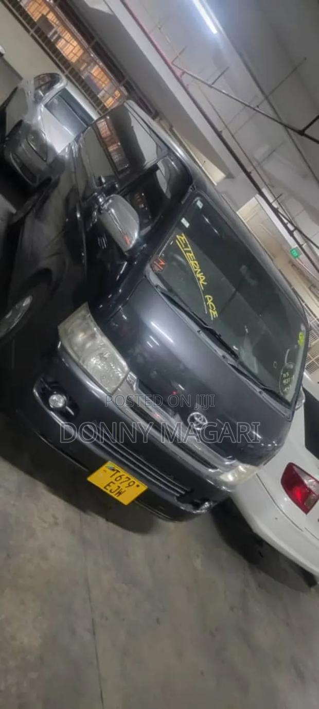 Toyota HiAce 2009 Gray