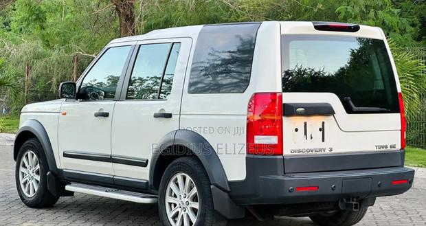 Land Rover Discovery 2009 White