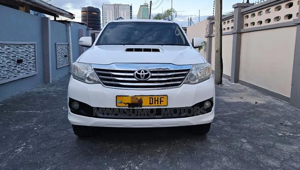 Toyota Fortuner 2013 White