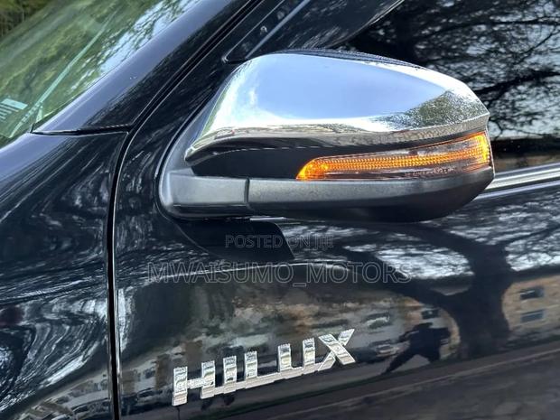 Toyota Hilux 2022 Matt Black