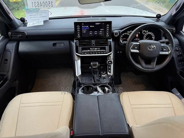 Toyota Land Cruiser 2024 White
